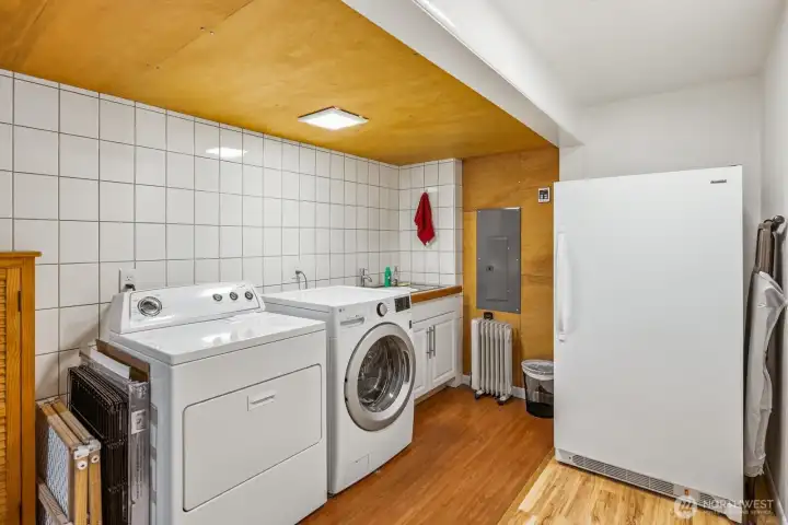 Tankless on demand Hot Water, there is also a storage area here not in the picture Tankless on demand Hot Water, there is also a storage area here not in the picture