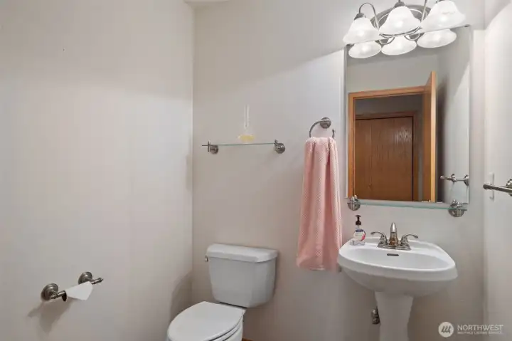 1/2 Guest Bath.