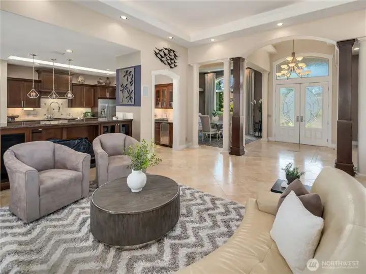 Dramatic entryway to greet guests~