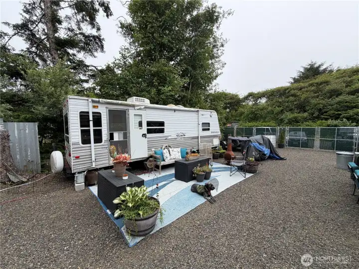 2006 Keystone sleeps 4
