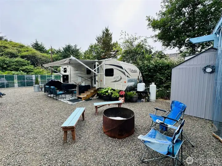 2018 Shasta sleeps 6