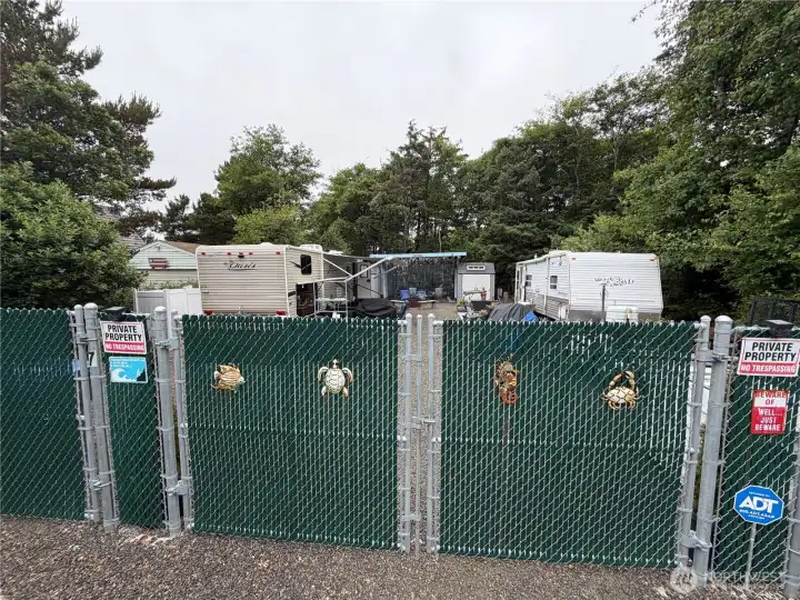 Partially fenced gated entry