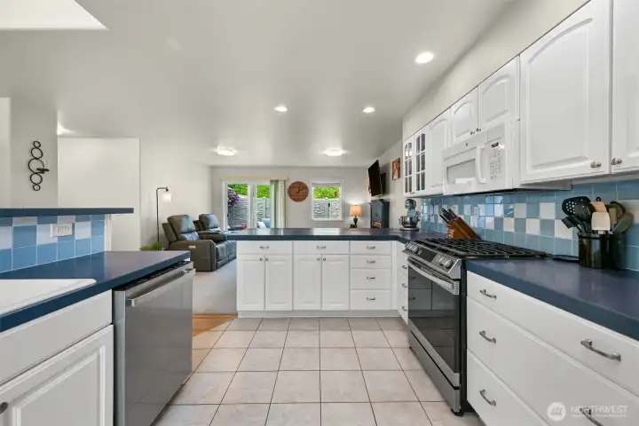 Kitchen open concept to Family Area