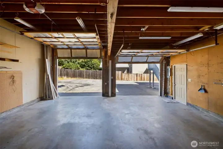 Detached 2 car garage/auto shop