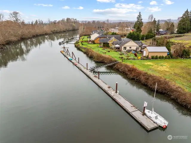 25' Deeded Dock space comes with this lot
