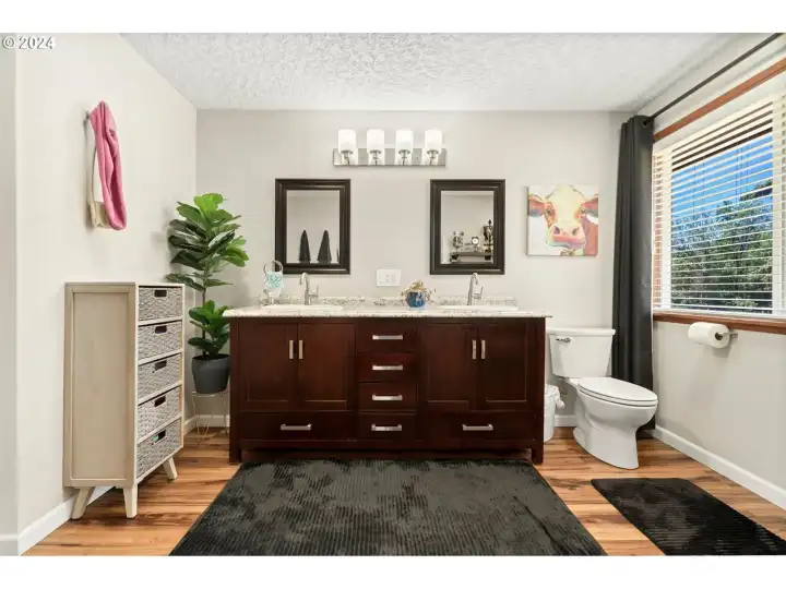 Owners Suite Bathroom-Double Sinks