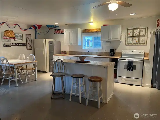 Full kitchen. It comes fully furnished and equipped with all you need to make a meal and be comfortable.