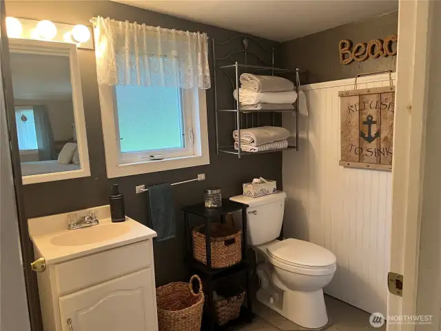 3/4 bath with beachy decor