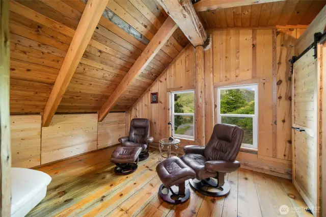 Spacious Upper Floor Bonus Room/ Office