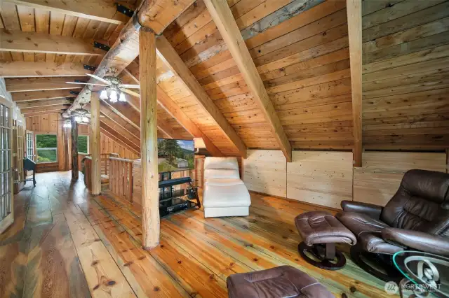 Upper Floor Bonus Room, Office or Bonus Room