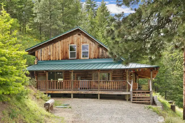 Vast Mountain/Territorial Views, Privacy and Solitude