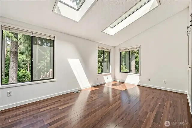 Virtually emptied to show the large space with endless possitbilites!