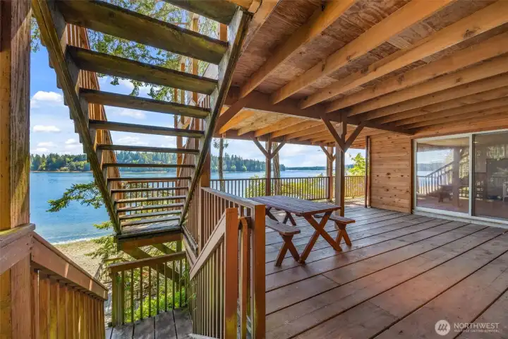 From morning coffee to evening sunsets, this two-level deck brings the outdoors in.