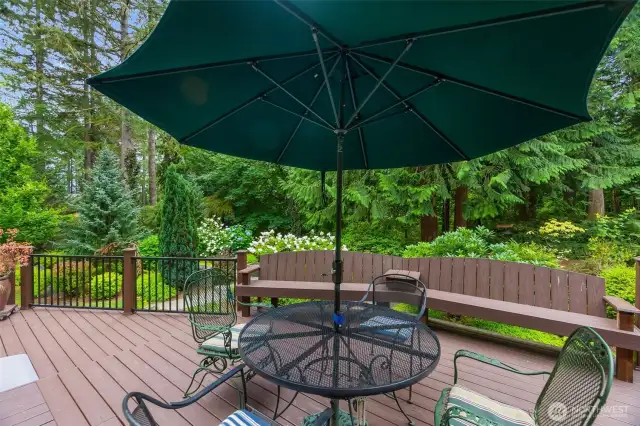 Trex deck w built in seating too