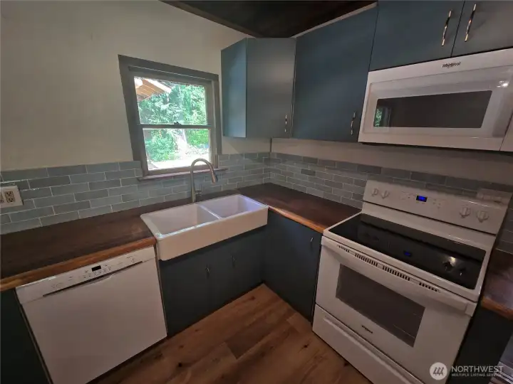 Check our your brand new kitchen. New appliances, new counters, new cabinets...