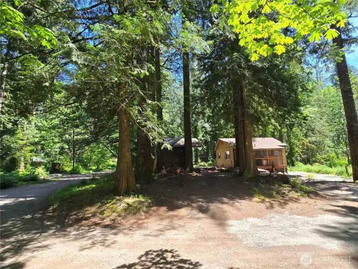 Quiet corner lot on a dead end street, means almost no cars driving by.