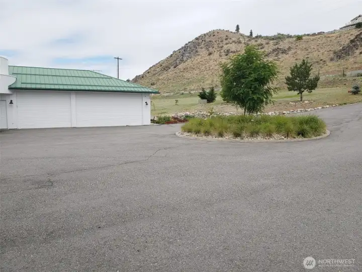 2nd garage with 3 car parking