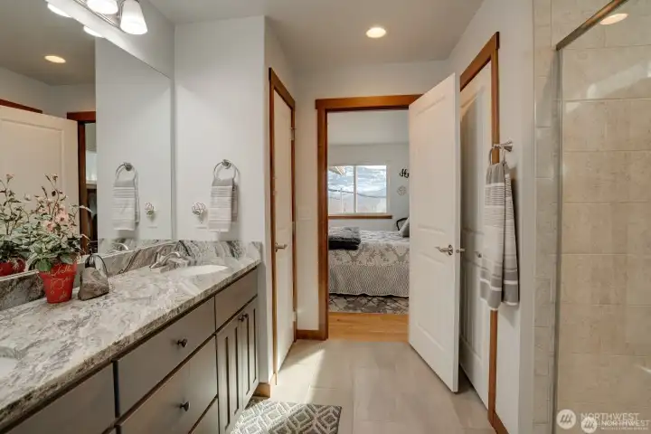 Primary Bath w/Walk in Shower
