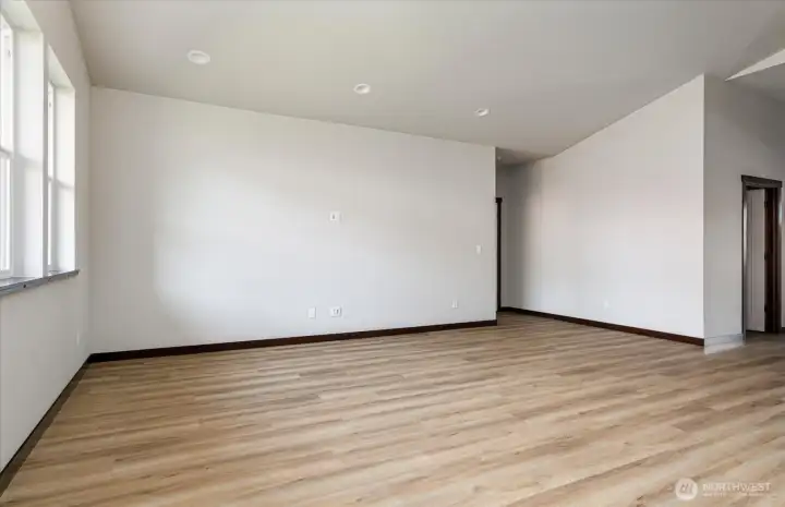 Photos of a similar house in the neighborhood