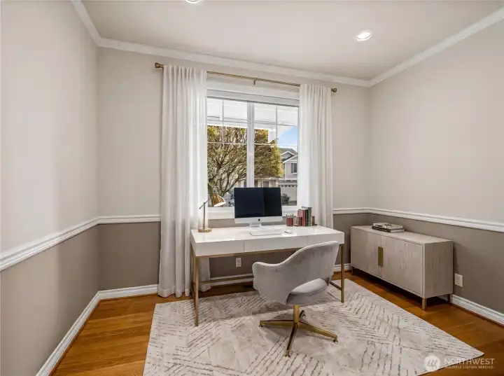 Office. Virtually staged