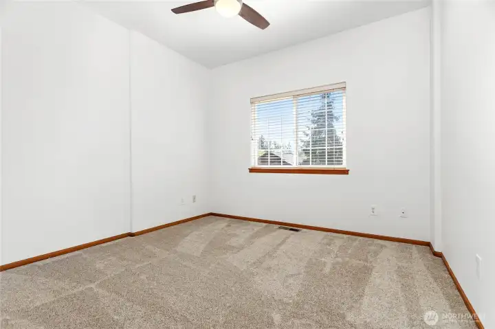 3rd bedroom faces west