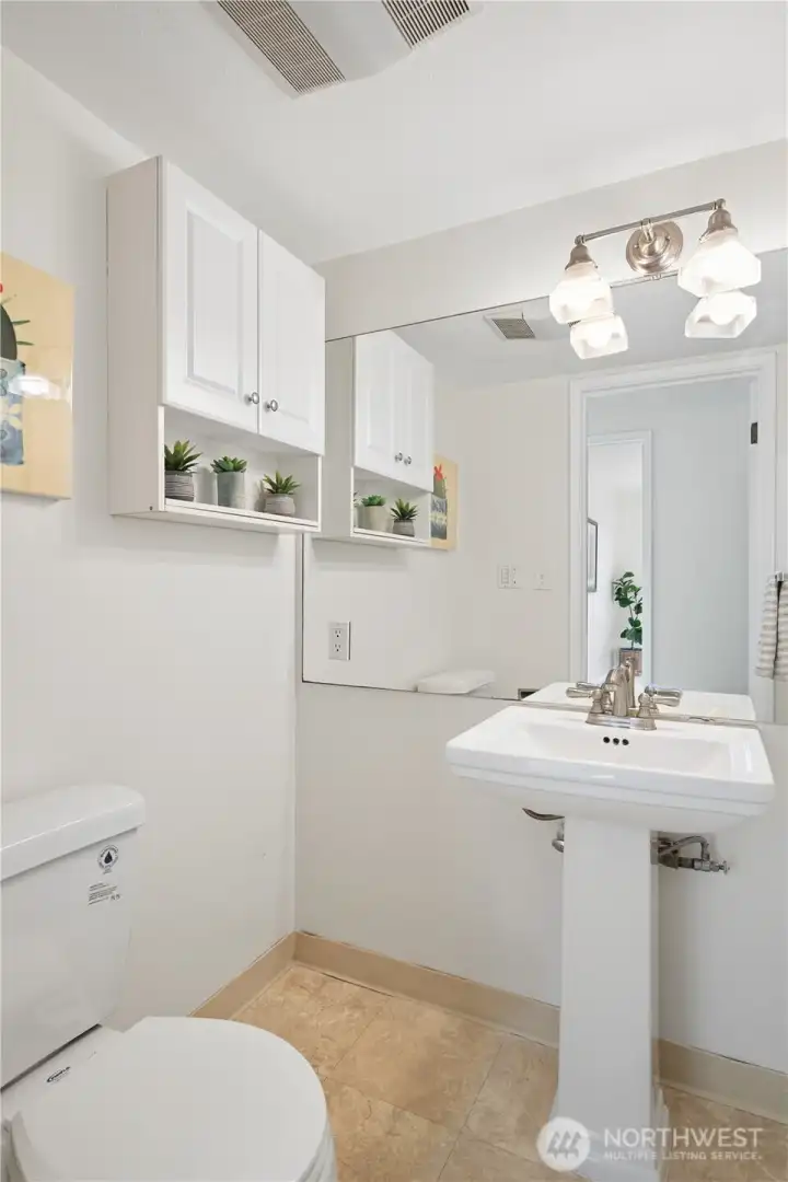 Hall 1/2 bath Hall 1/2 bath