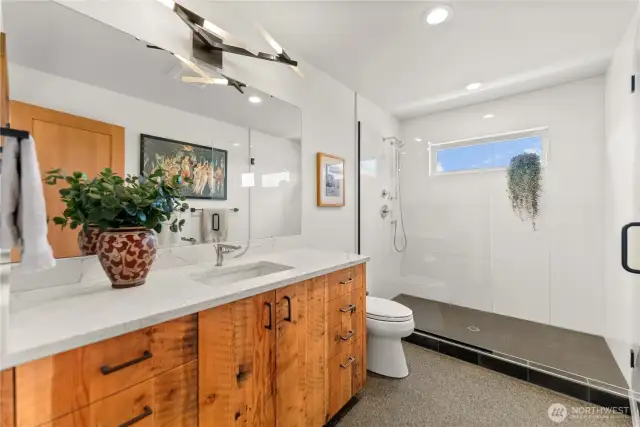 Complement to the primary suite!
