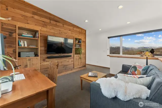 A Flex room that provides comfort & quiet elegance