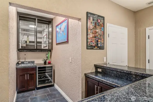 More views of the fabulous wet bar