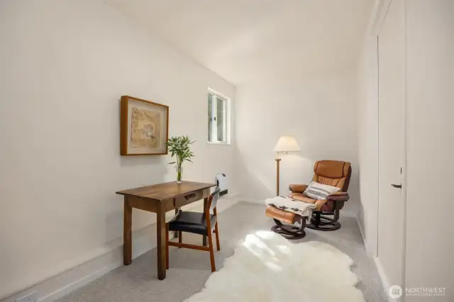 The newly finished office space is ideal for focused work or creative projects.