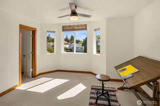 Upstairs 2nd bedroom with walk in closet