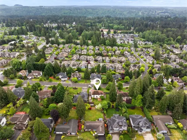 Craftsman home, walkable neighborhood, and easy access to shopping and dining. Don't miss out. Hurry!!