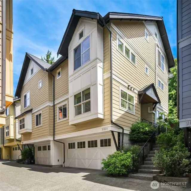 Well maintained complex.