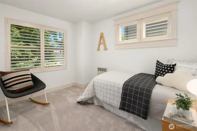Great light in all rooms. Guest or office space.