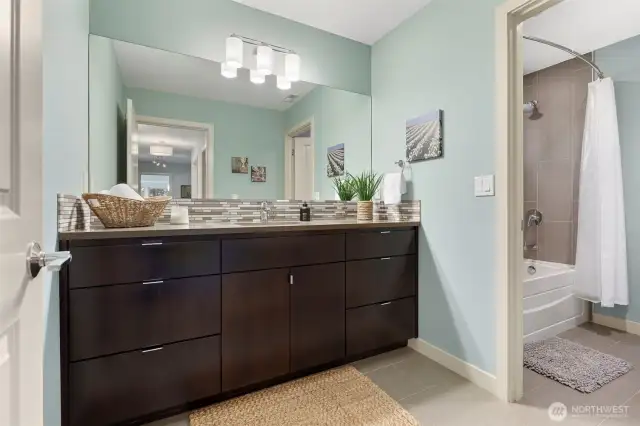 Upper level full bathroom