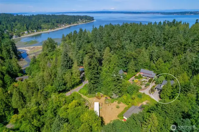 Public beach access just 3 blocks away at the end of NE Yaquina