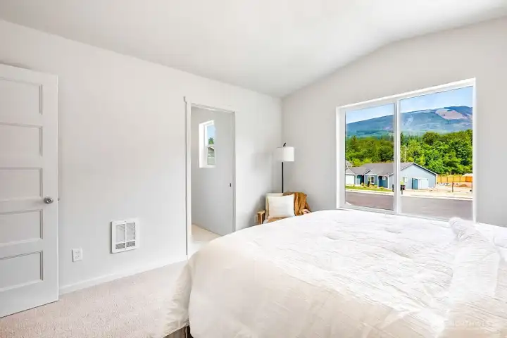 Photographs are for illustrative purposes only. Features, finishes, interior/exterior colors, landscaping and floorplan shown may vary from actual homes built.