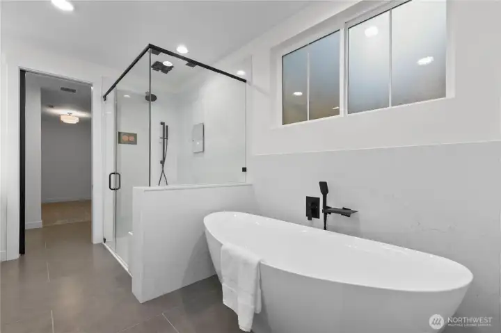 Steam Shower & soacking tub