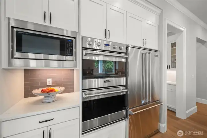 Viking appliance suite