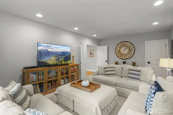 Inviting Bonus/media room