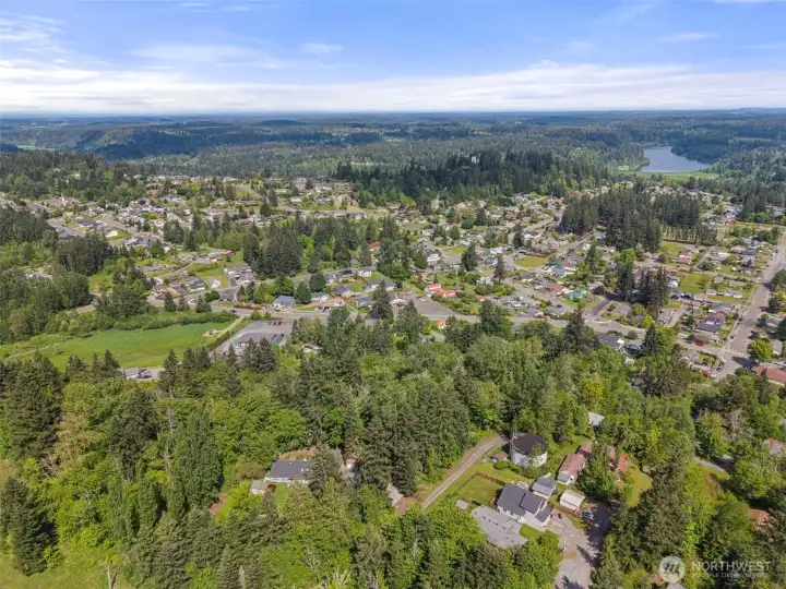 View over the town of Eatonville. View over the town of Eatonville.