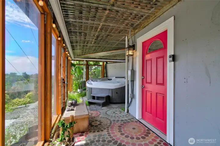 Lower Level - Entrance / Porch Lower Level - Entrance / Porch