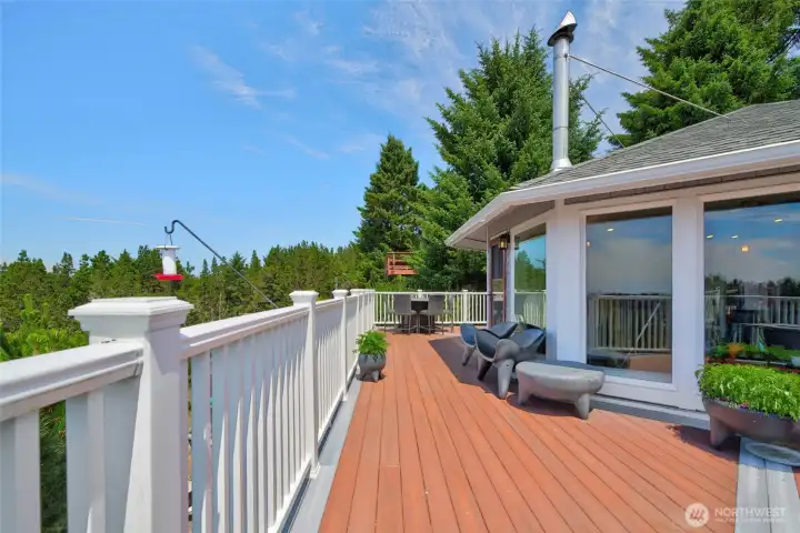 Upper-Level Deck Upper-Level Deck