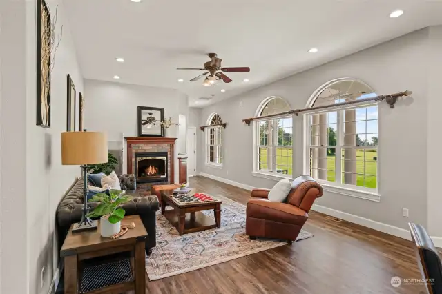 2nd living/sitting room