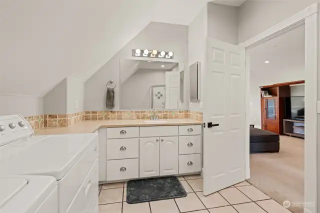 2nd utility/ laundry/ 3/4 bath