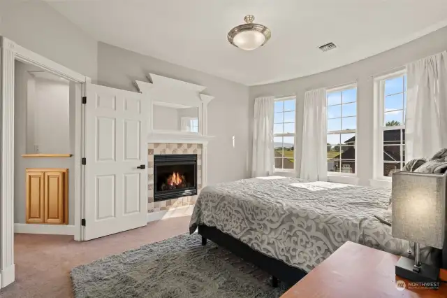 2nd primary bedroom w/FP