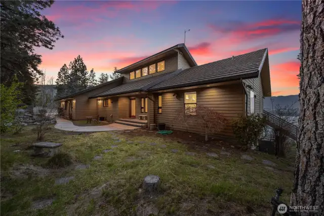 Welcome to 7440 Navarre Drive