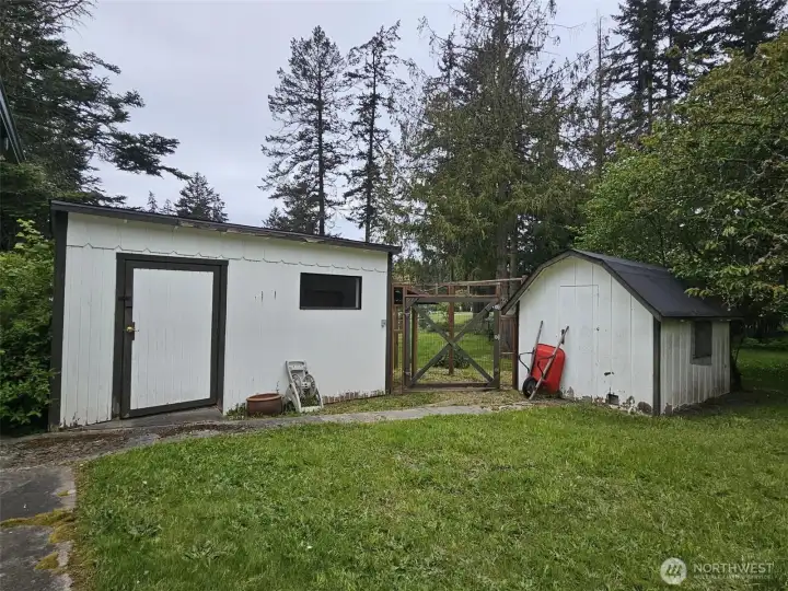 Outbuildings/Dog Kennel