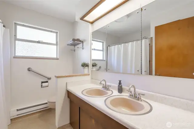 Main floor Full bath