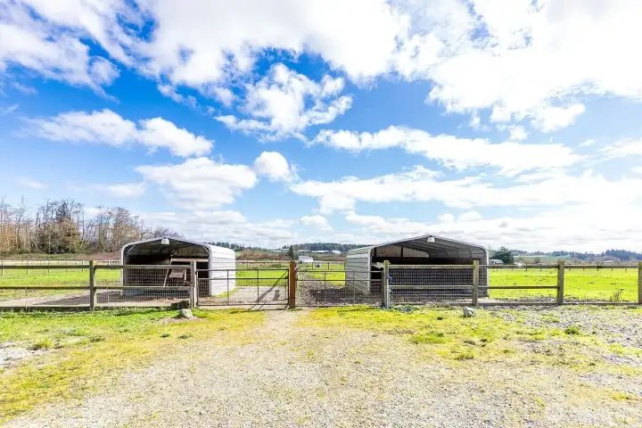 6 pastures w/shelters